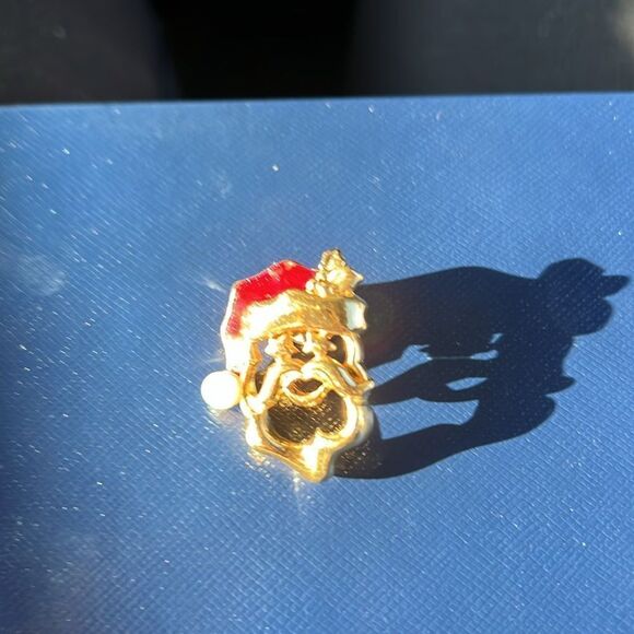 Vintage Avon Santa pin. - Picture 2 of 6
